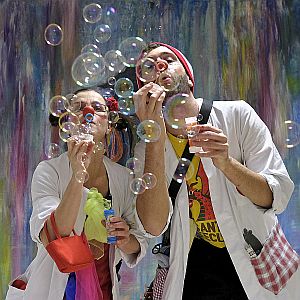 KlinikClowns mit Seifenblasen