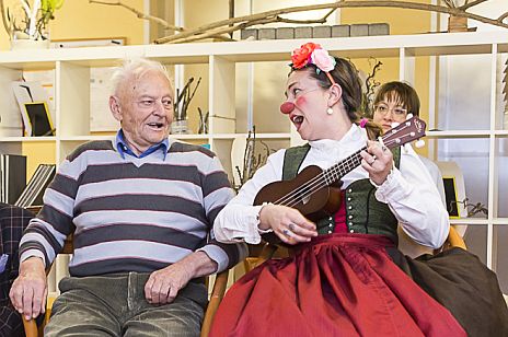 KlinikClownin mit Senior