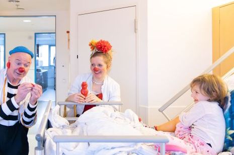 klinikclownin mit seniorin in muenchen